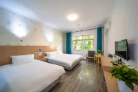 Hengdian Huayuan Hotel (Along the River During the Qingming Festival)