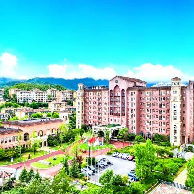 Tianyi Fangcaodi Holiday Hotel Hotels near Impression Wulong A Large-Scale Realistic Performance