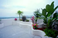 Maitreya Huxi Man Hot Spring Homestay (Huquan Water Town Tourist Resort Scenic Area Branch)
