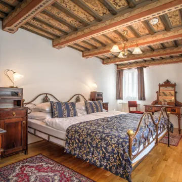 Red Lion Hotel Отели рядом с достопримечательностью «Крепость Пражский Град»