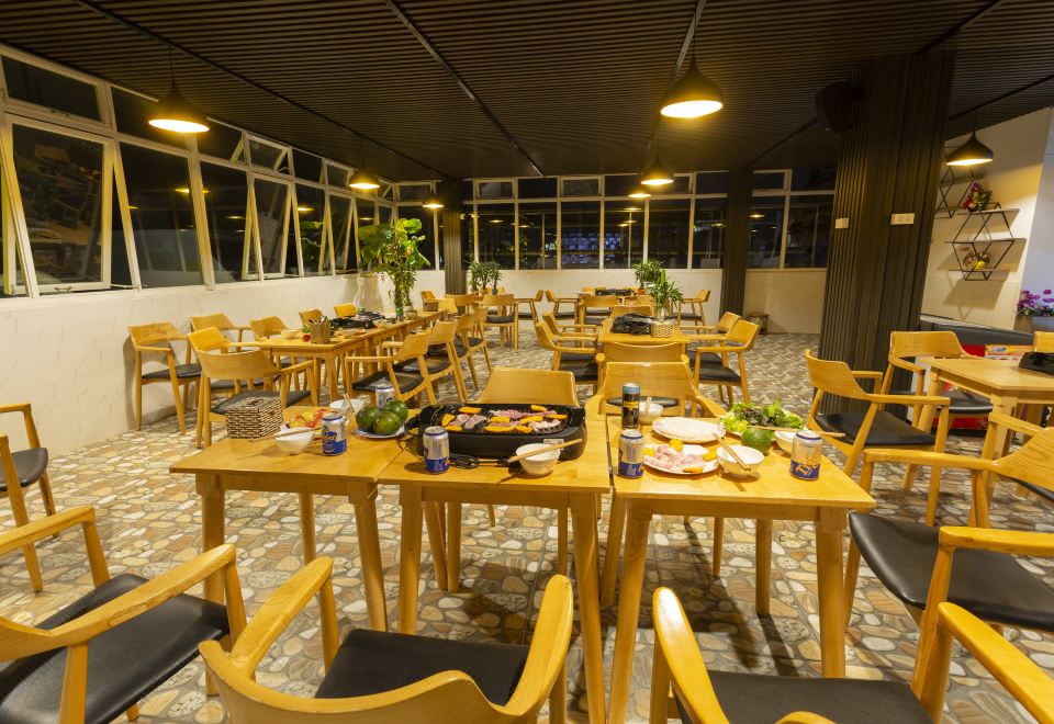 3. Sky Hous..