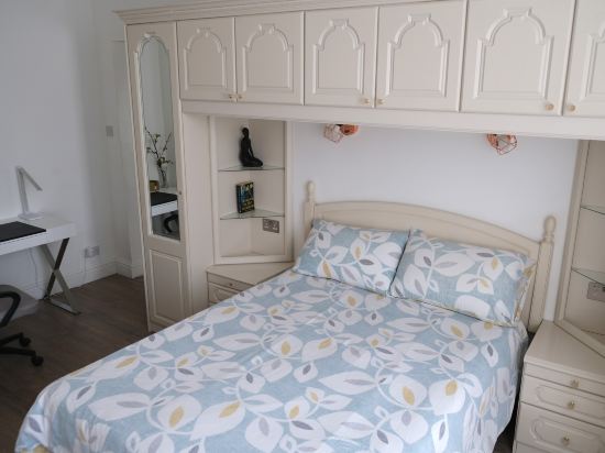 Lovely 1 Bedroom Apartment with Free Parking