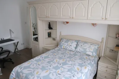 Front flat Hotels near Imperial College Woodward Halls Block B