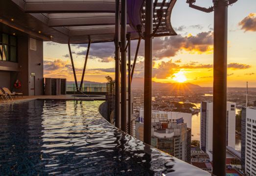 1. 쉐라톤 쿠칭 호..