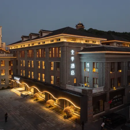 JI Hotel (North Gate of Xijindu Scenic Area, Zhenjiang)