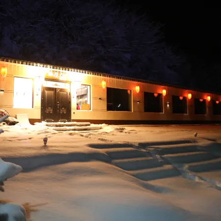 Half Mountain Snow - Xue Gu Xin He Inn (China Xue Gu Scenic Area Store)