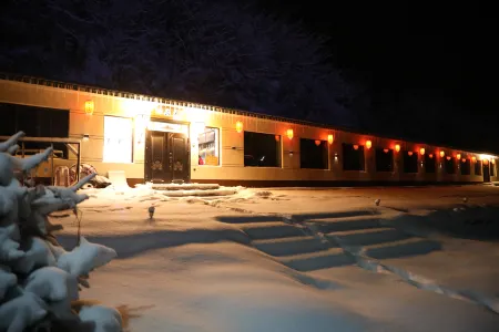 Half Mountain Snow - Xue Gu Xin He Inn (China Xue Gu Scenic Area Store)