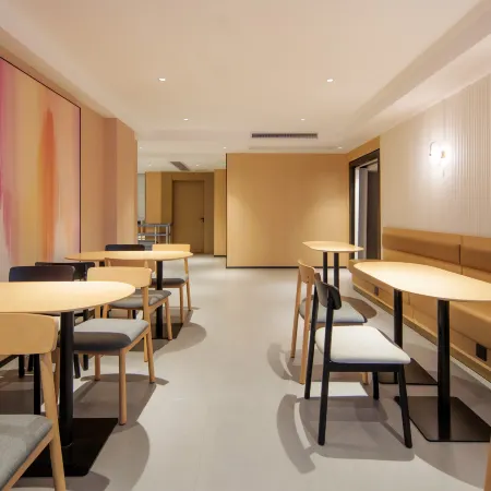 Huasheng Yiju Hotel (Jinhua Road Branch)