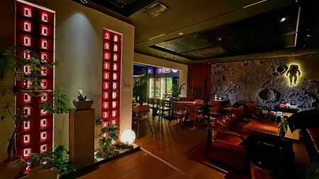 YoYo·Bird Days Hotel (Pneumatic Pool Subway Station, Minsheng Road, Hechi Street) Отели рядом с достопримечательностью «Guizhou Institute of Technology»