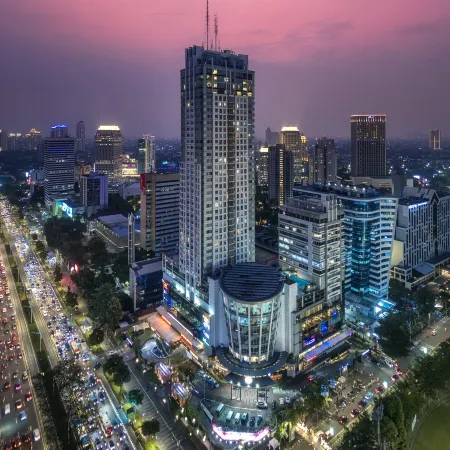 Harris Suites fx Sudirman Отели рядом с достопримечательностью «Плаза Сенаян»