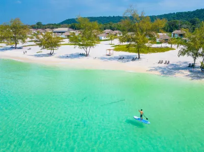 The Royal Sands Koh Rong Отели рядом с достопримечательностью «Лейзи Бич»