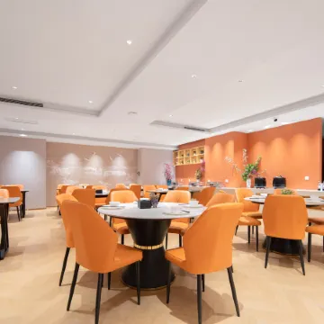Ruiyi Hotel (Near Yangsigang Bridge, Wuhan Int'l Expo Center) Отели рядом с достопримечательностью «Третья Средняя Школа Вухана»