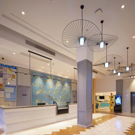 Heyue Hotel (Taizhou Shifu Avenue)