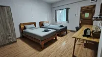 Makorn Nonkleng Hotels in Ron Phibun