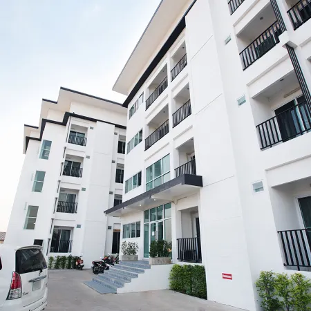 B2 Korat Boutique & Budget Hotel Отели рядом с достопримечательностью «Храм Сала Лой»