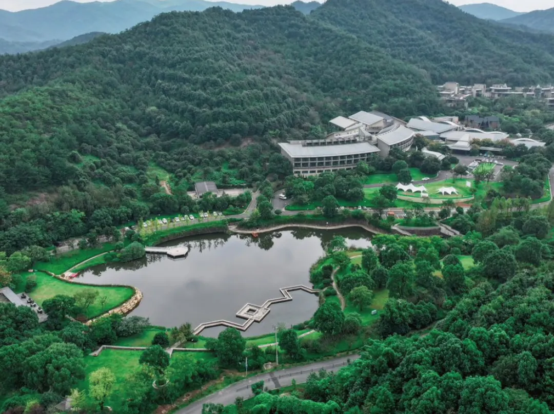 Howard Johnson Dongqian Lake  Plaza Ningbo（erling Mountain Hot Spring） - Ningbo