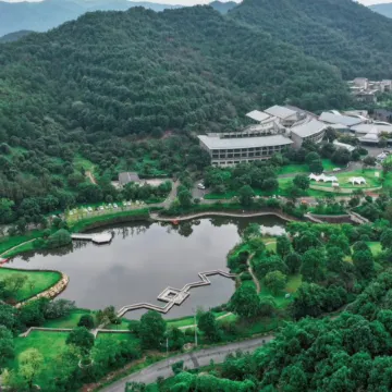 Howard Johnson Dongqian Lake Plaza Ningbo(Erling Mountain Hot Spring)