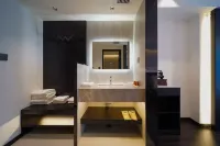 Hua Xiangzi Hotel (Zhenxiong Yilian International Trade City Branch) - 주차장