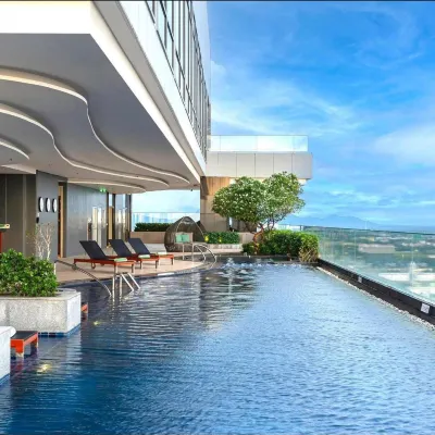 Holiday Inn & Suites RAYONG CITY CENTRE by IHG アサンプション大学ラヨーン周辺のホテル