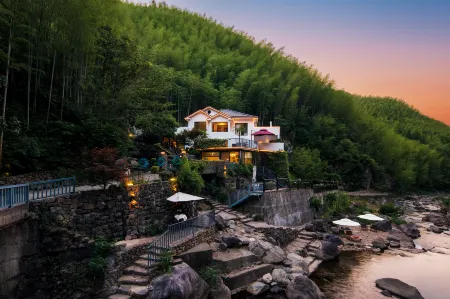 Anji Qingwei Wild Luxury Land Famliy Parent-child Holiday Homestay Отели рядом с достопримечательностью «Donglingcun»