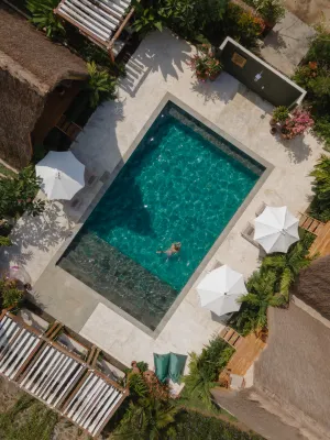 Dejama Glamping Resort Lombok Отели рядом с достопримечательностью «Gerupuk Beach»