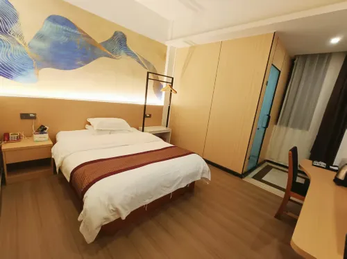 Huahuitong Hotel (Wujiang Shaoguan Station)