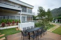 Tierra en Sierra Hotel in zona Wat SAP Nam Yen