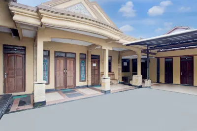 Hotel O Balikpapan near Taman Beruang Madu formerly Palm Cafe Inn فنادق في باليكبابان