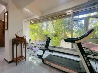 Xiongxian Fuchuntang Homestay (Xiongzhou Road) - parking