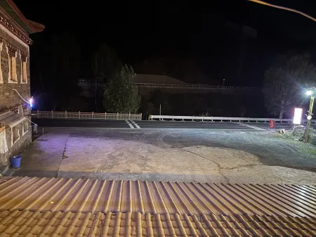 Yajiang Xiyoujia Homestay Отели рядом с достопримечательностью «318 Self-Driving Campground»