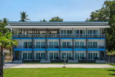 Reboot Retreat Beach Resort, Restaurant, and Coffee Shop