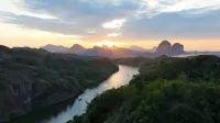 Yuran Riverside Designer Art Hotel - Romantic
