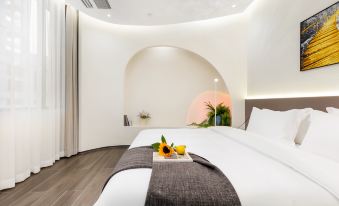 Yunyue Xingchen Hotel (Guiyang Huaxi Park Subway Station Guizhou University Huaxi South Campus)