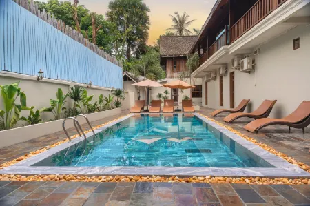 Villa Oasis Отели рядом с достопримечательностью «Haw Pha Bang»