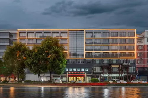 Magpie Cinema Hotel