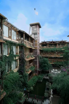 Old story inns (Zhongyi Market, South Gate of Lijiang Ancient Town) Отели в г. Новая часть города