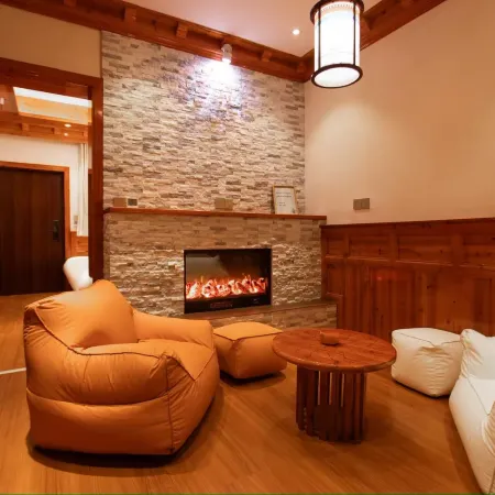Zang Jinyue Lodge (Kangding Love Song Square Liuliu City Branch) Отели в г. Кандин