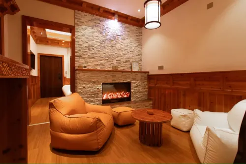 Zang Jinyue Lodge (Kangding Love Song Square Liuliu City Branch)