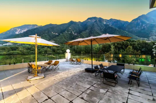 Ru Jia Yi He Yu Shan Villa Hotel (Huayin Huashan Scenic Area Branch) - parking