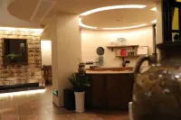 Yizhang Zhenshan Xigu Homestay (Mangshan Township) - parking