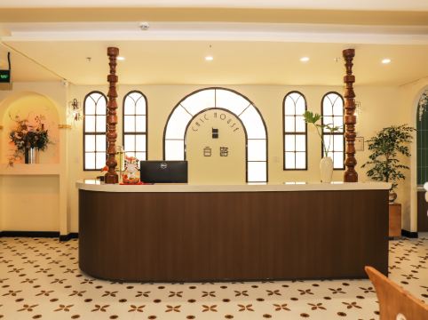 白路青年公寓（海雅繽紛城店）