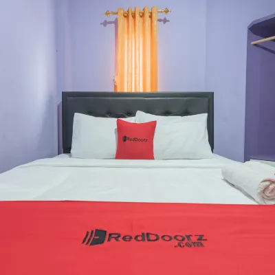 RedDoorz @ Gatot Subroto Street Bandung 3 Hotels near Trans Studio Mall