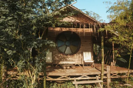 Yidan’s Farm Private Bamboo hut with Bathtub Отели рядом с достопримечательностью «Wat Chiang Yuen»