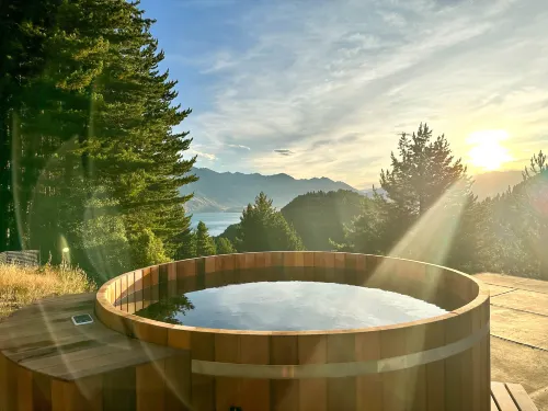 Amongst the pines | 2 bedroom bach | Stellar Views Hotels in Ben Lomond