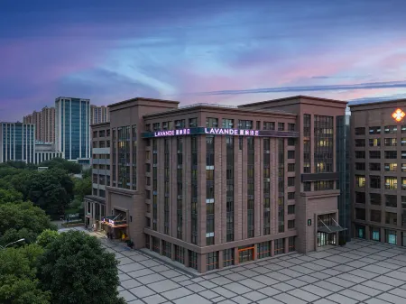 Lavande Hotel (Chongqing Yongchuan High-Speed Railway East Station Xinglong Lake) Отели рядом с достопримечательностью «College of Science and Technology， Chongqing University»