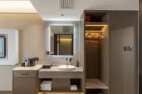 Regal Intelligent Hotel (Kunming Hailu World Changhong West Road Metro Station Branch) Hotels in Century City Area
