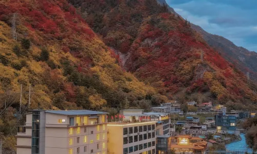 RelaxC Likuan·Hidden World Hot Spring Hotel (Bipenggou Scenic Area Branch)