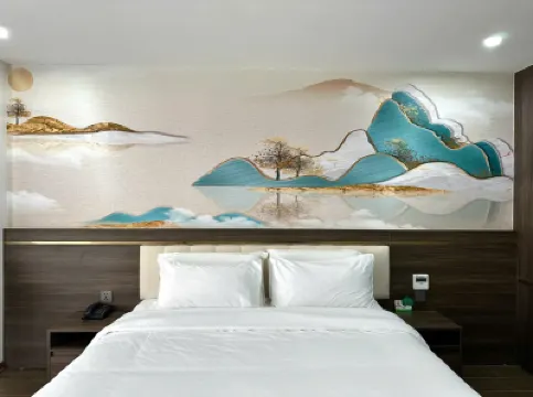 LUXURY PHOENIX HOTEL 2 Hotel di 