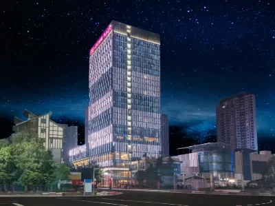 Crowne Plaza Yibin Hotels near Yinbinxi Railway Station