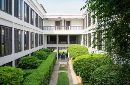 Aruntara Riverside Boutique Hotel Hotels near Ratchavej Hospital